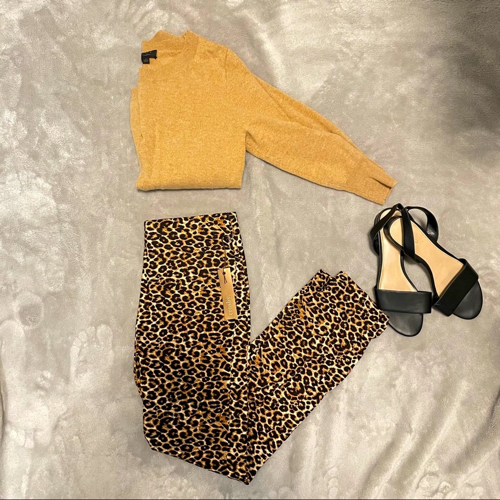 High waisted cheetah print pant